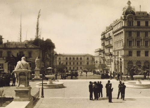 Επιστροφή στο 1911 και στην πλατεία Κλαυθμώνος; 