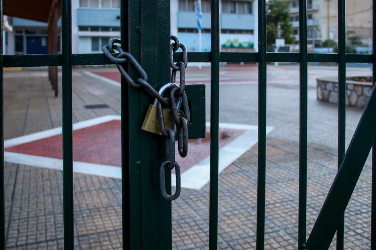 Θερινές εφημερίες εκπαιδευτικών: Μετακινήσεις, έξοδα και ελλείψεις προσωπικού – Η αθέατη πλευρά της υποστελέχωσης των σχολείων