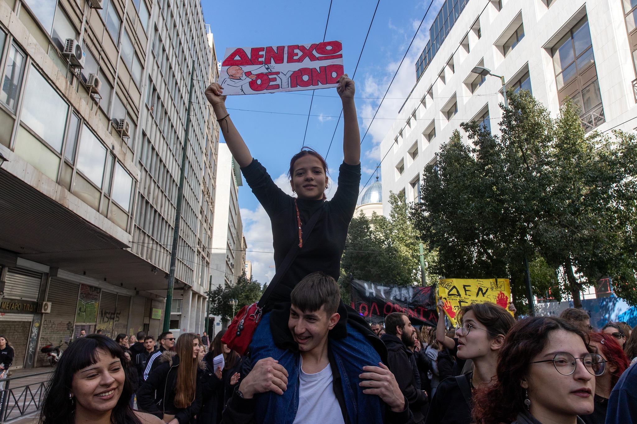 Ο χαμός των 17 Μάηδων δεν ήταν αυτοχειρία. Είναι καταγγελία για το εκπαιδευτικό και το κοινωνικό σύστημα, του ανταγωνισμού, της φτώχειας, της αλλοτρίωσης