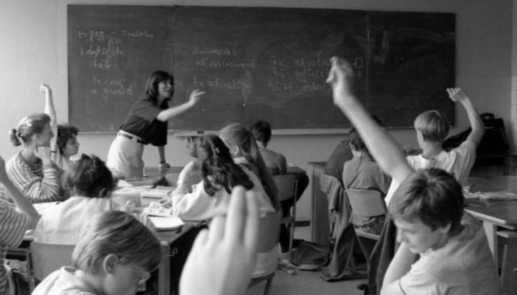 Η σχολική τάξη δεν είναι πια η ίδια: Όταν ο δάσκαλος κουράζεται όχι από τα παιδιά, αλλά από όλα τα υπόλοιπα