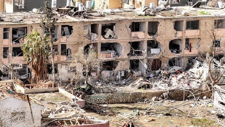 «Αντιπαραγωγικοί» για το Μητσοτάκη οι βομβαρδισμοί του Ισραήλ, που ισοπεδώνουν το Λίβανο, δολοφονούν χιλιάδες και εκτοπίζουν ένα εκατομμύριο Λιβανέζους