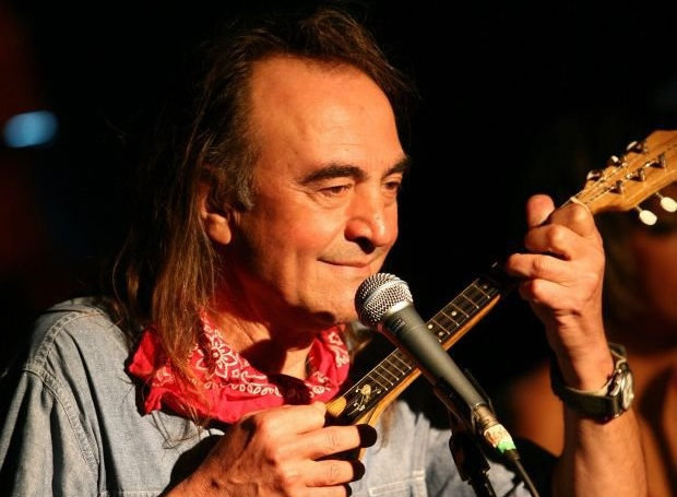 Σαν σήμερα στις 17 Απριλίου 2011 έφυγε από τη ζωή ο σπουδαίος τραγουδοποιός Νίκος Παπάζογλου