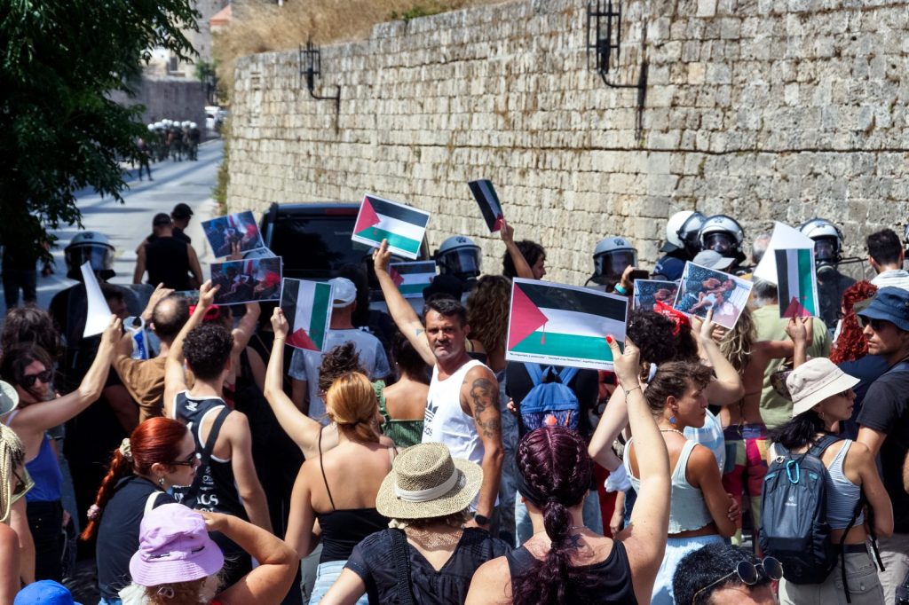 Η αλληλεγγύη στην Παλαιστίνη και το χρέος της κοινωνίας να μην αποδεχτεί τη βαρβαρότητα