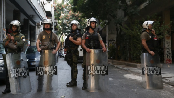 Η κυβέρνηση Μητσοτάκη εντείνει τη δεξιά ρητορική και την πολιτική της καταστολής