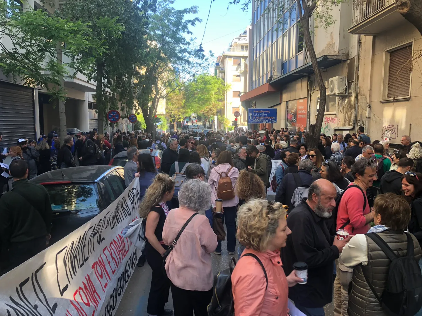 Μάθημα αγώνα και αλληλεγγύης, στη μαζική συγκέντρωση έξω από το Πειθαρχικό Συμβούλιο