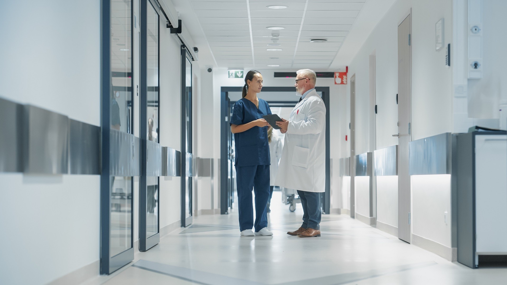 Νοσοκομειακοί γιατροί: Μικρό το ενδιαφέρον για το ΕΣΥ – Συνεχίζεται με αμείωτο ρυθμό η μετανάστευση