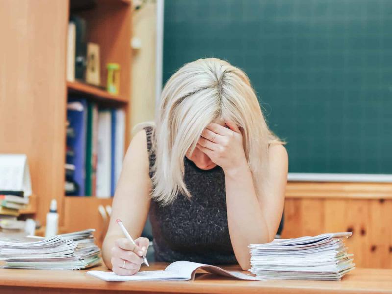 Τεμπέληδες της εύφορης κοιλάδας; Η αλήθεια για τις ώρες εργασίας και τις «διακοπές» των Ελλήνων εκπαιδευτικών