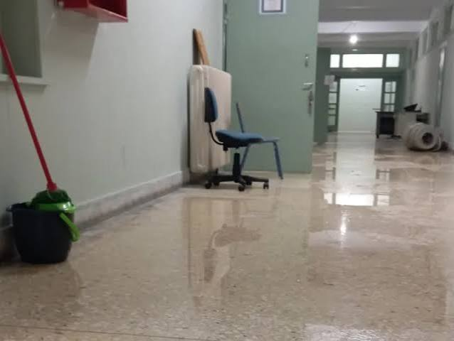 ΣΚΥΠ Πειραιά: Λύματα στα σχολεία, μαθητές εκτός τάξης και ευθύνες που γίνονται “μπαλάκι”