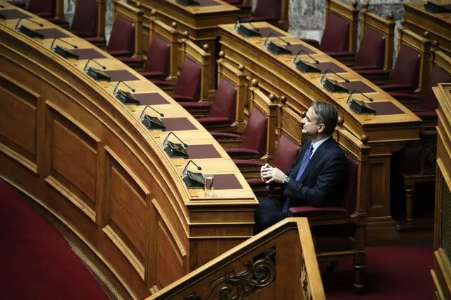 Η κυβέρνηση με τους περισσότερους μετακλητούς θέλει άρση της μονιμότητας στο Δημόσιο: Να γελάσουμε;