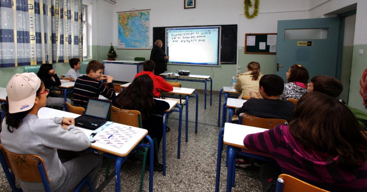 Η γραφειοκρατία πνίγει τα σχολεία: Εκπαιδευτικοί στην τάξη, γραμματείς στο διάλειμμα