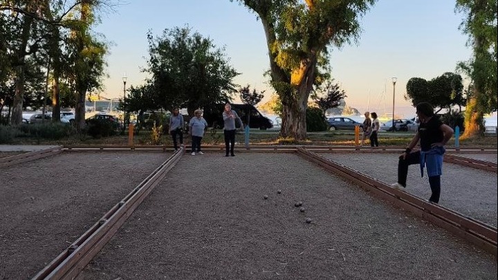 Από τους αρχαίους Έλληνες στην Κέρκυρα - Η μακρά ιστορία του πετάνκ (pétanque), από τους σβόλους στα σύγχρονα γήπεδα του νησιού