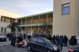 Συγκέντρωση διαμαρτυρίας στο Καλλιτεχνικό Σχολείο Πειραιά (ΦΩΤΟ)