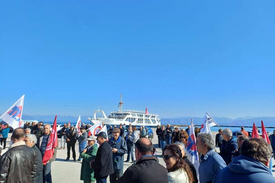 Διαμαρτυρία σε λιμάνι και ταχυδρομείο Λευκίμμης